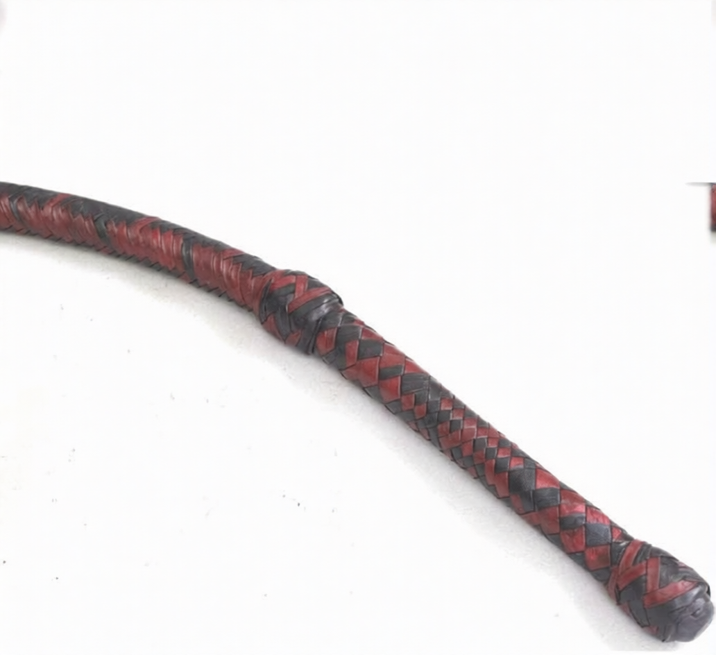 Bullwhip – Red & Black Kangaroo Hide Leather 16 Plait 6ft