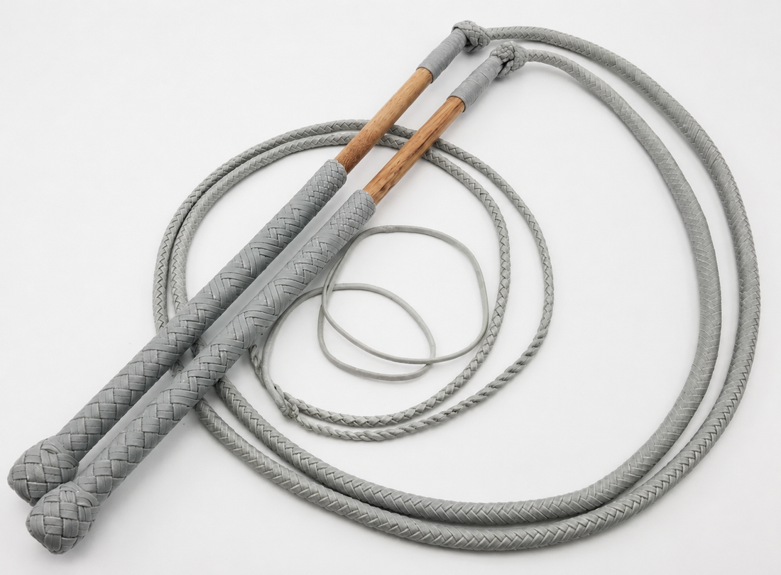 Australian Stock Whip - Grey and White Nylon Para-Cord -12 Plait  5 Ft